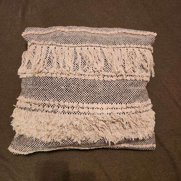 KIRKLANDS Throw Pillow 20 x 20 x 5 Boho Black Natural Chunky Knit Knotted Fringe - Picture 1 of 12